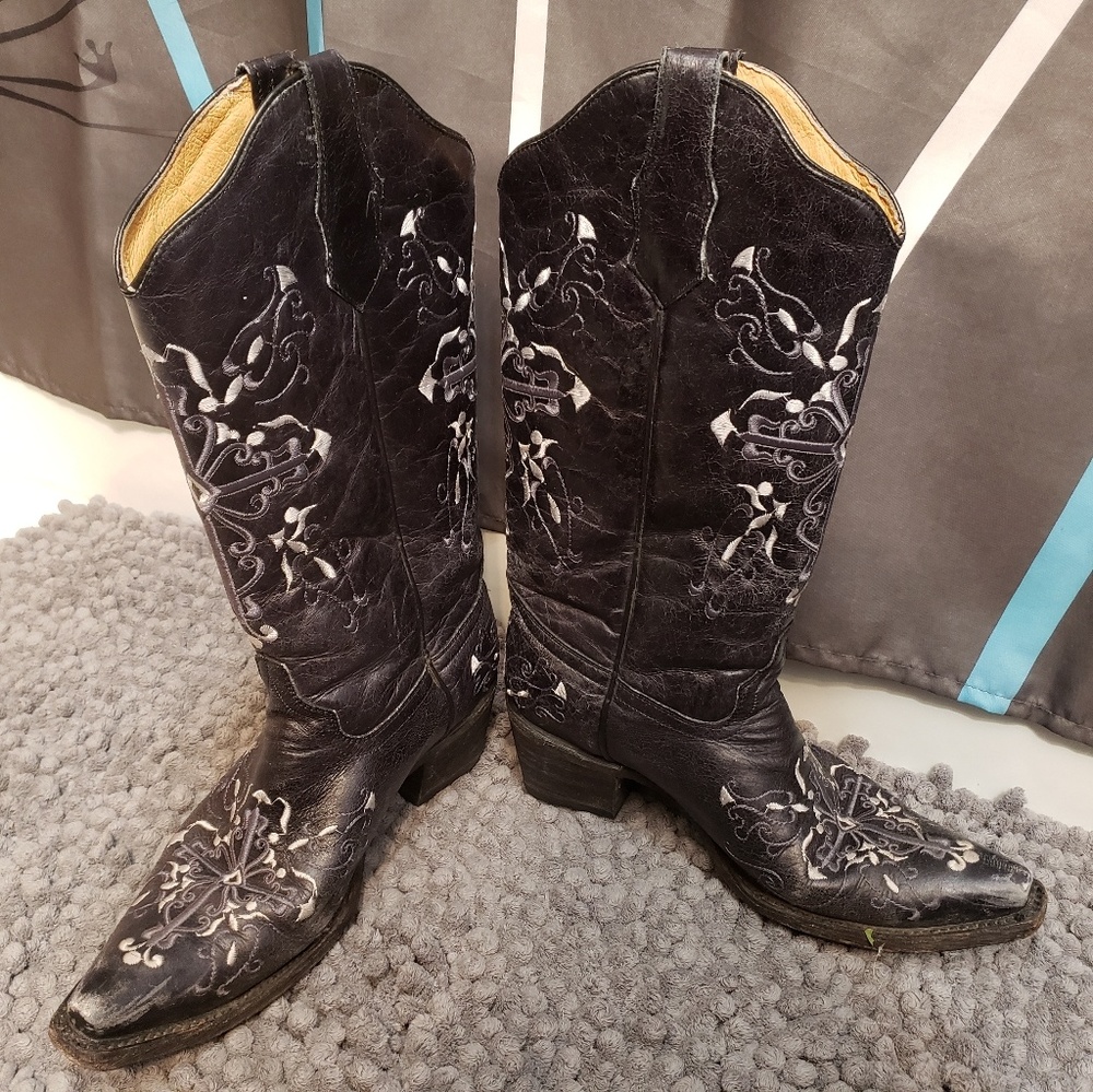 Super cute snip toe circle g boots